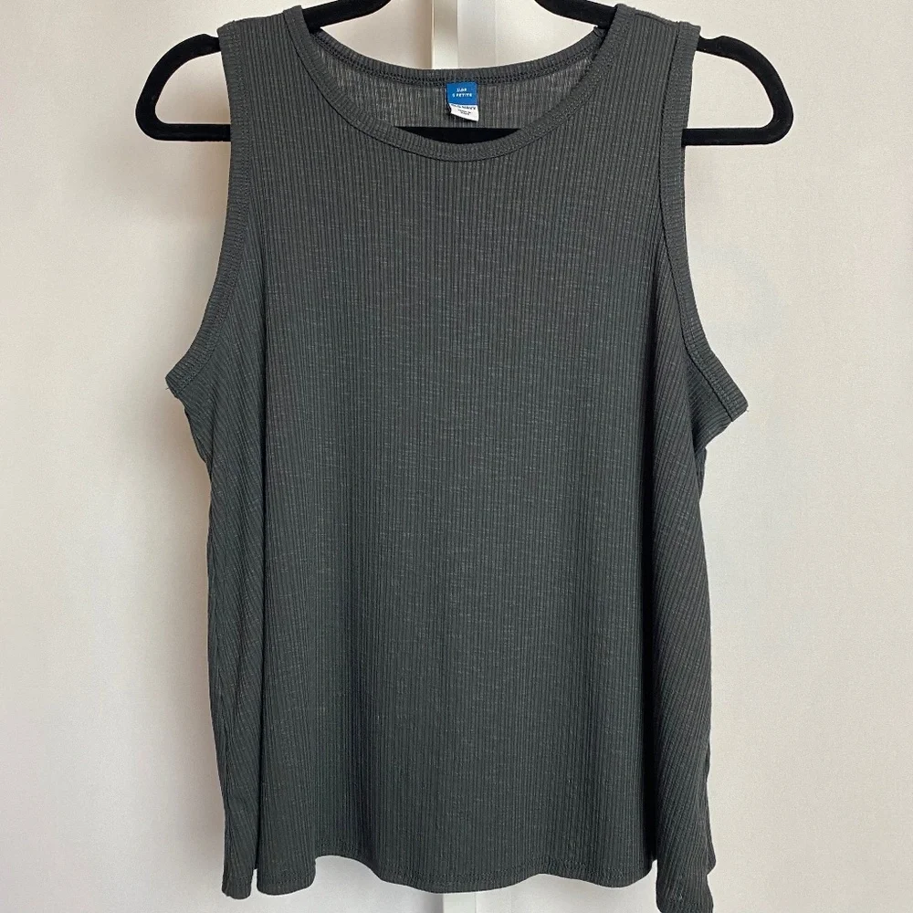 💙5/$15 Old Navy Luxe Womenʻs Grey Ribbed Tank Top Petite Small